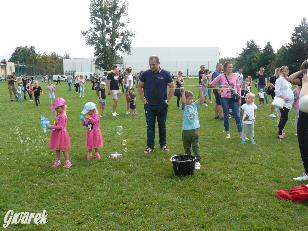 Festiwal baniek mydlanych na boisku TS Gwarek