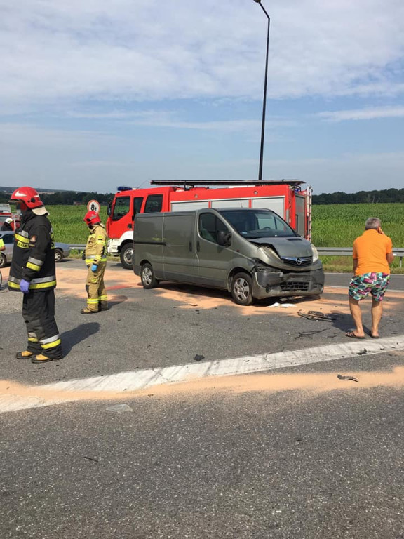 Skrzyżowanie w Boniowicach. Zderzenie trzech aut