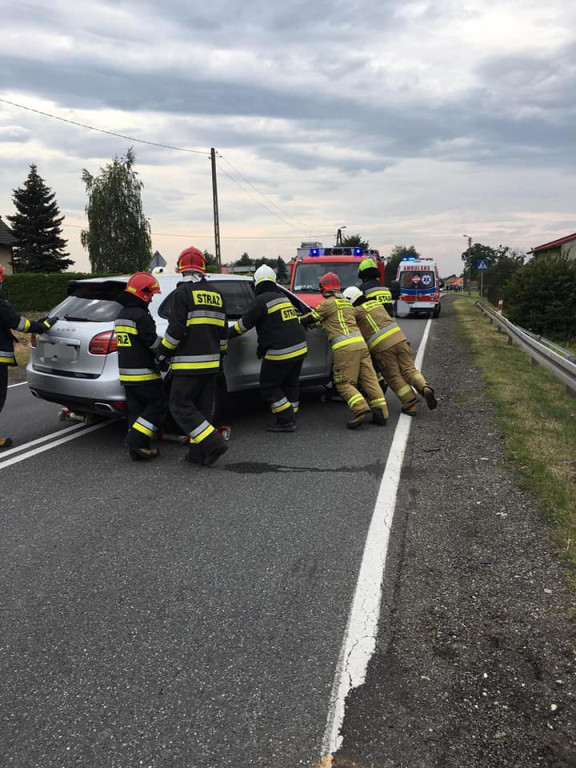 Skrzyżowanie w Boniowicach. Zderzenie trzech aut