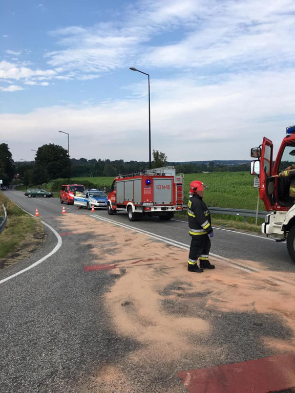 Skrzyżowanie w Boniowicach. Zderzenie trzech aut