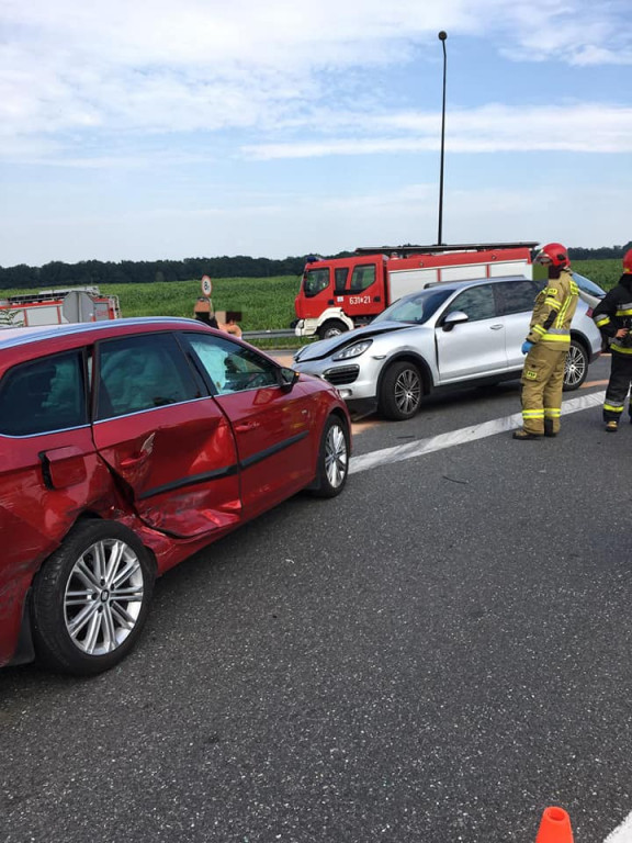 Skrzyżowanie w Boniowicach. Zderzenie trzech aut