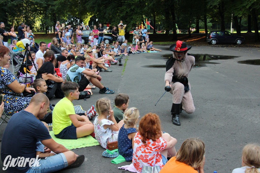 Teatralne Parkowanie z Niespasowanymi