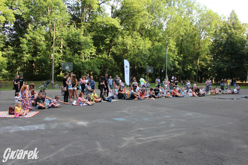 Teatralne Parkowanie z Niespasowanymi