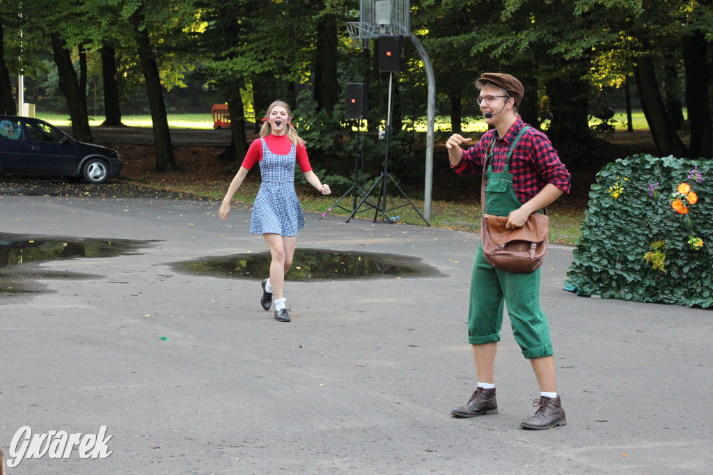 Teatralne Parkowanie z Niespasowanymi