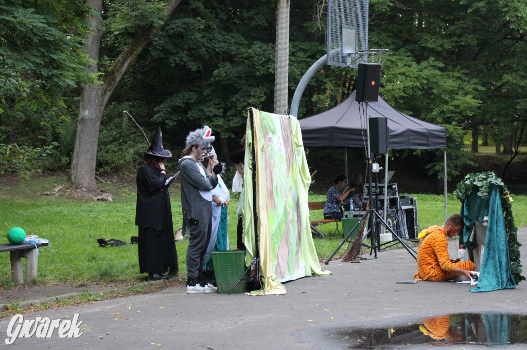 Teatralne Parkowanie z Niespasowanymi