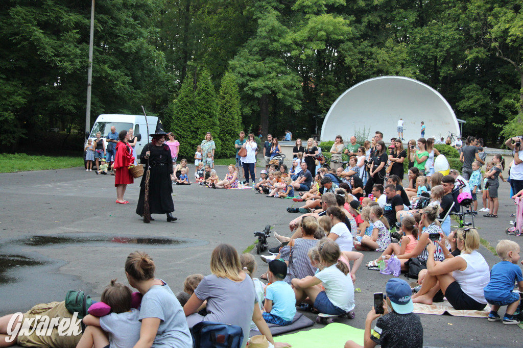 Teatralne Parkowanie z Niespasowanymi