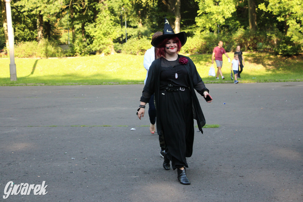 Teatralne Parkowanie z Niespasowanymi