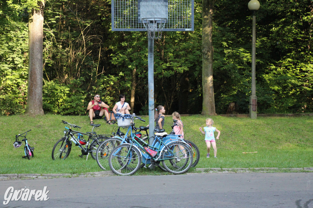 Teatralne Parkowanie z Niespasowanymi
