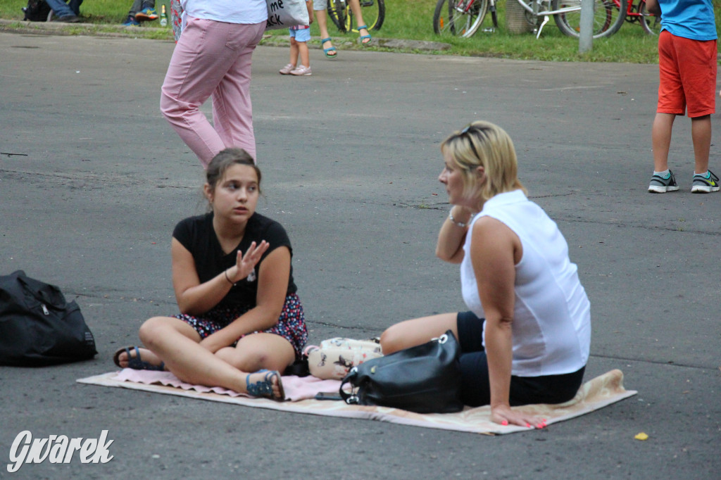 Teatralne Parkowanie z Niespasowanymi