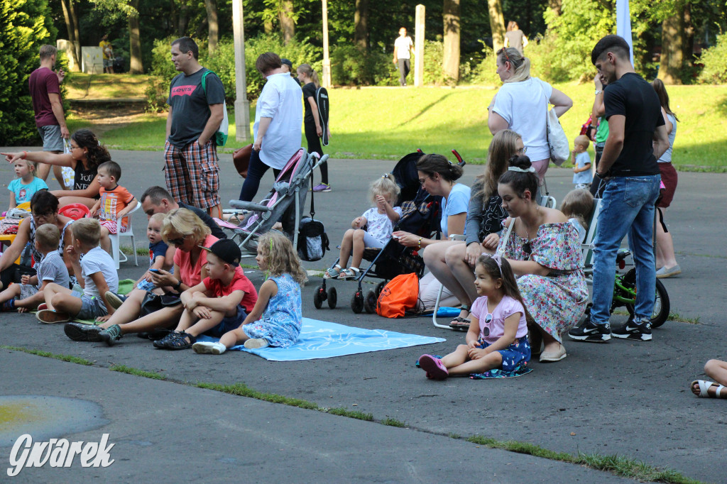 Teatralne Parkowanie z Niespasowanymi