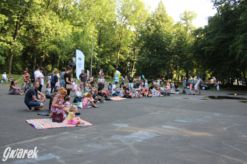 Teatralne Parkowanie z Niespasowanymi