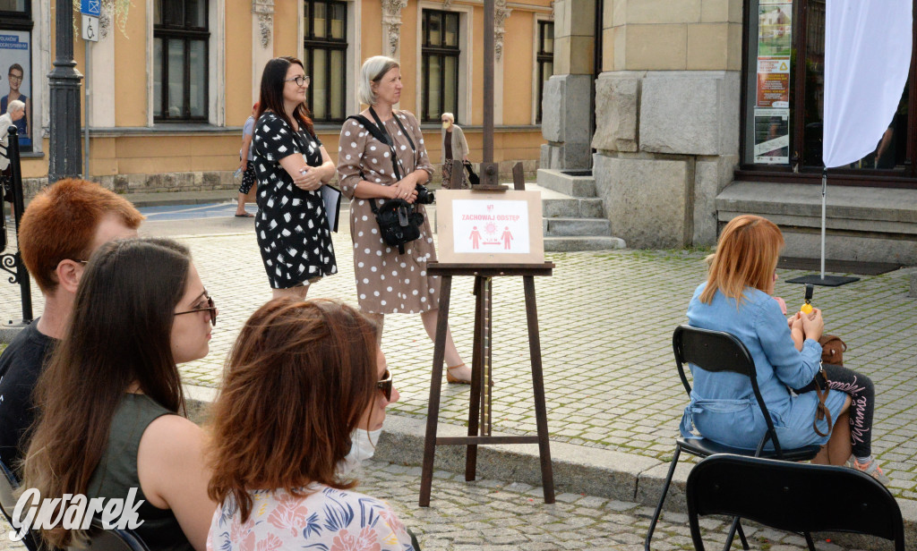 Balladyna na stopniach ratusza