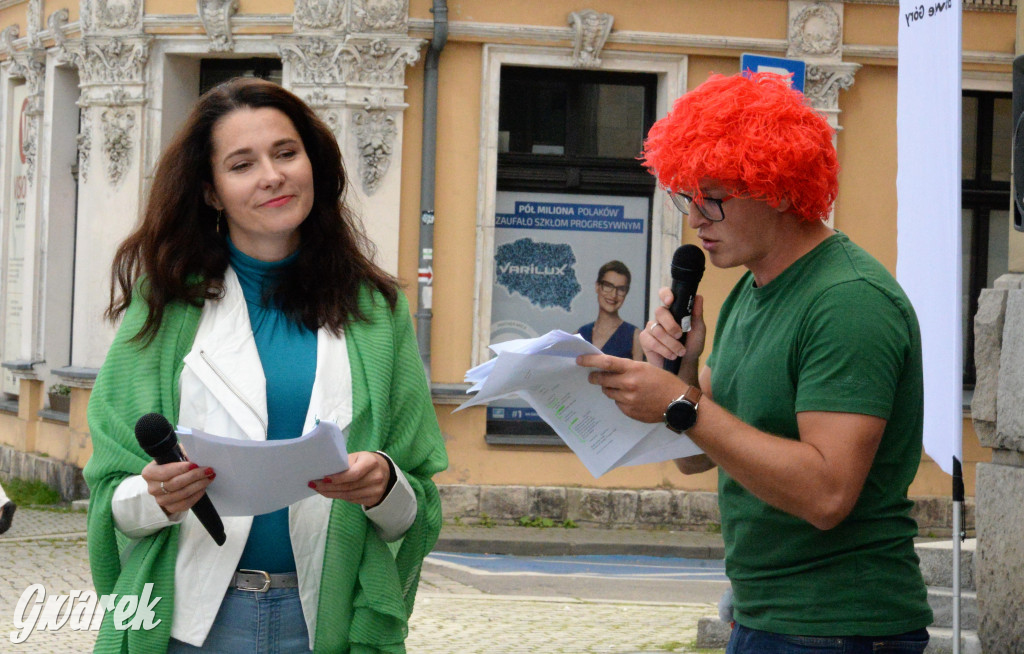 Balladyna na stopniach ratusza