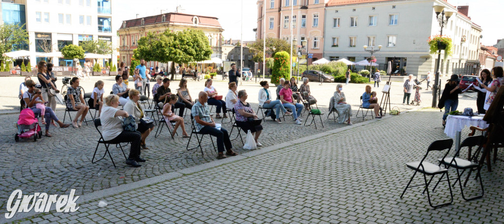 Balladyna na stopniach ratusza
