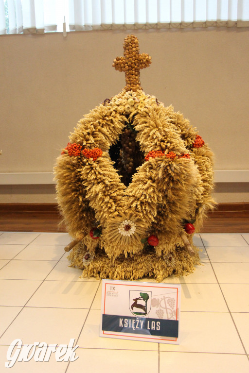 Zbrosławice. Wystawa koron żniwnych