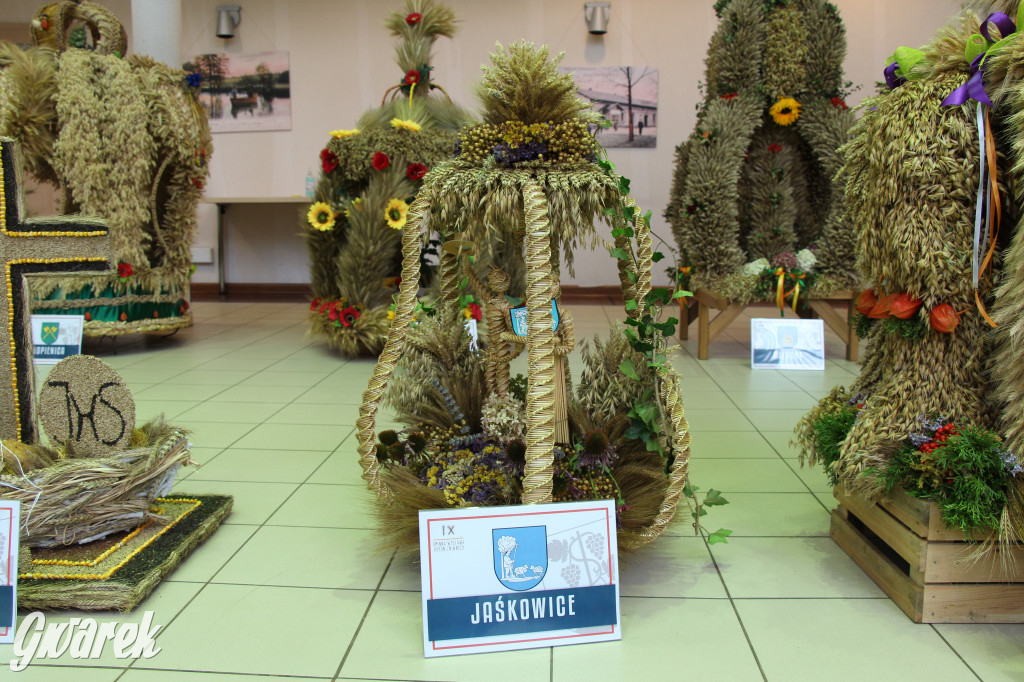Zbrosławice. Wystawa koron żniwnych
