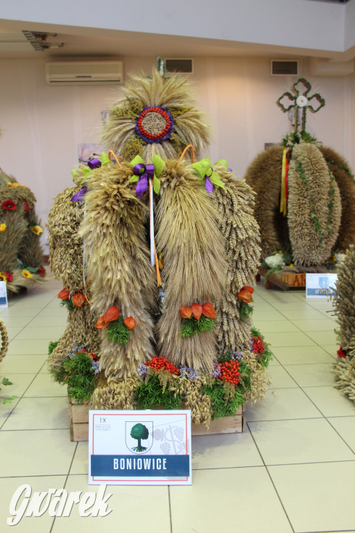 Zbrosławice. Wystawa koron żniwnych