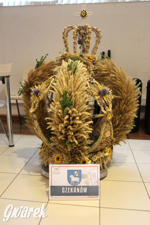 Zbrosławice. Wystawa koron żniwnych