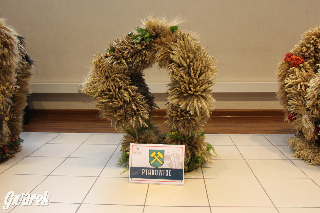 Zbrosławice. Wystawa koron żniwnych