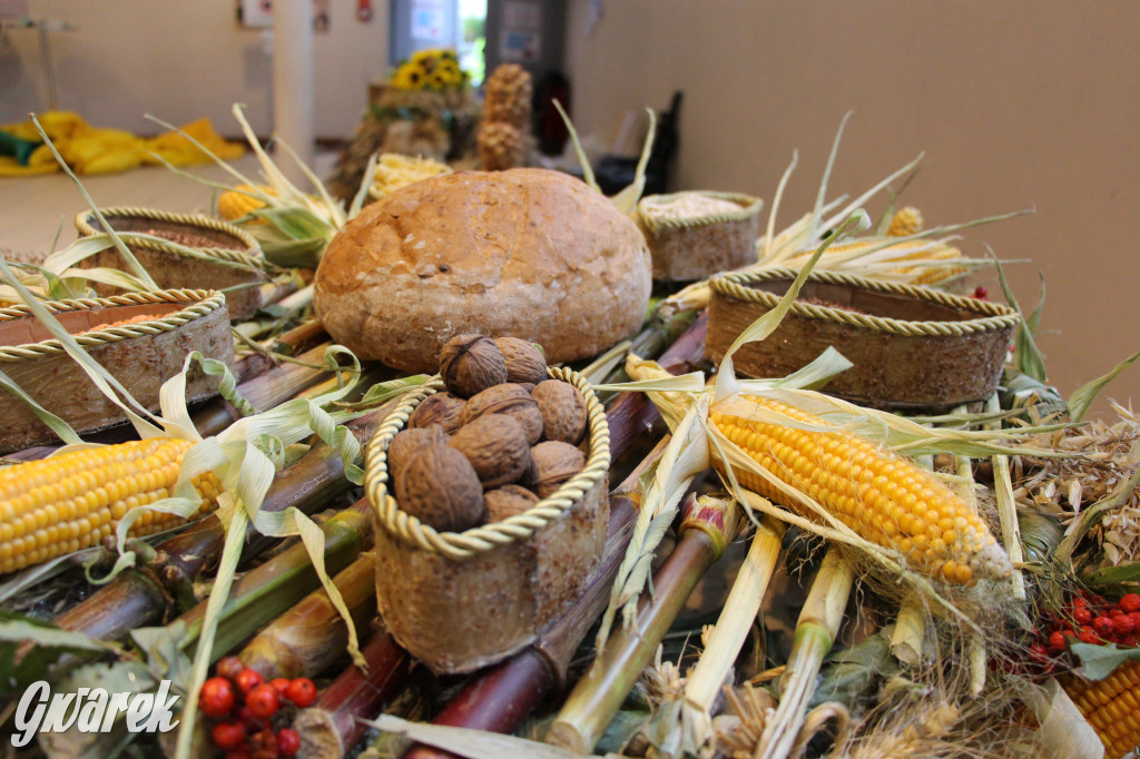 Zbrosławice. Wystawa koron żniwnych