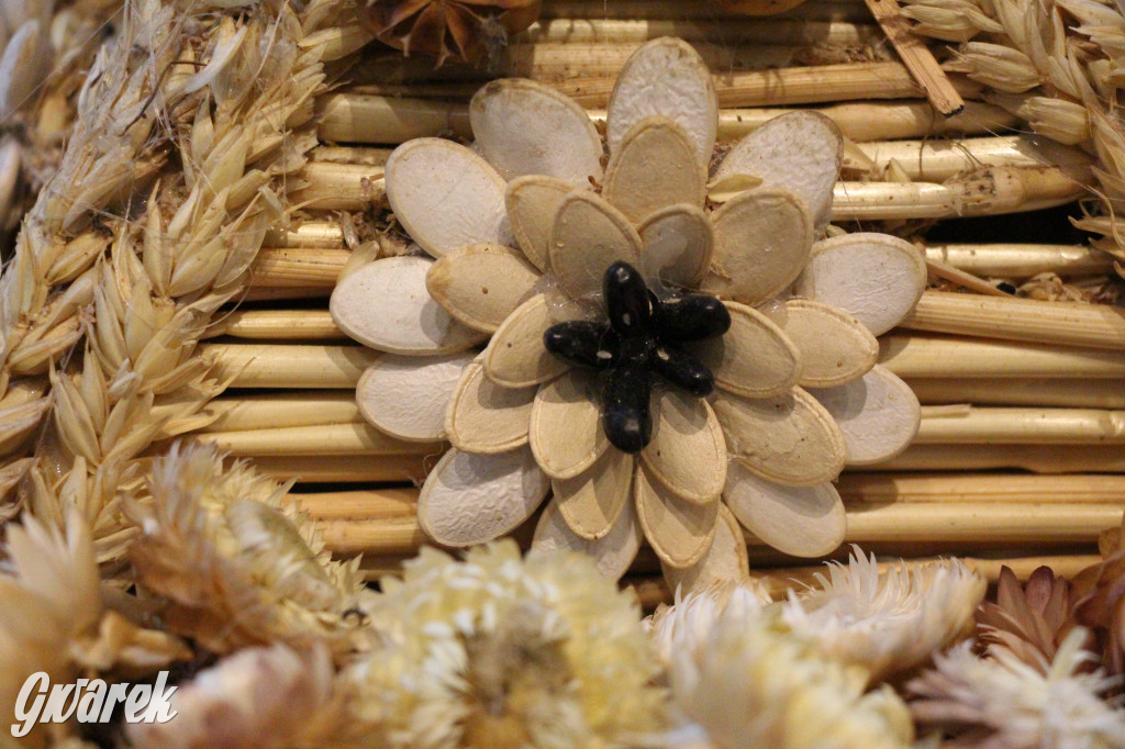 Zbrosławice. Wystawa koron żniwnych