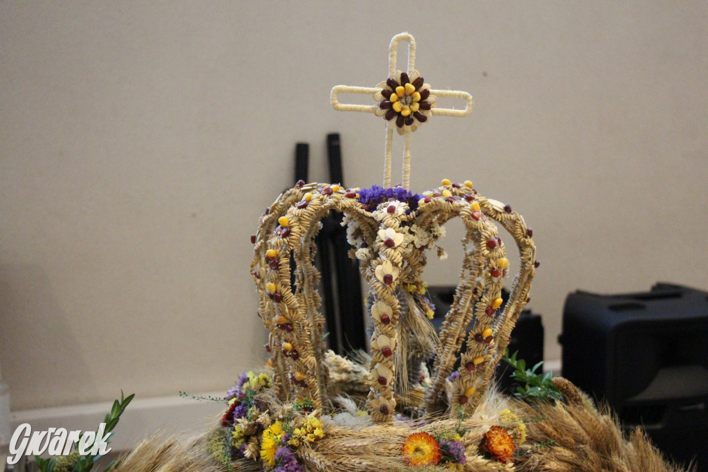 Zbrosławice. Wystawa koron żniwnych