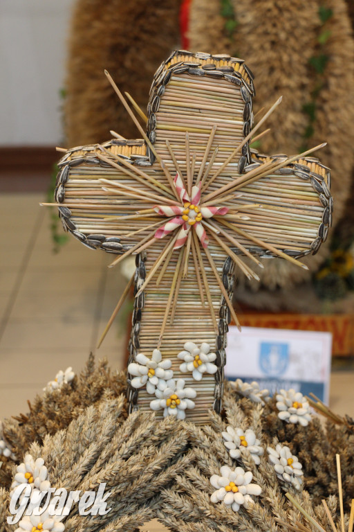 Zbrosławice. Wystawa koron żniwnych