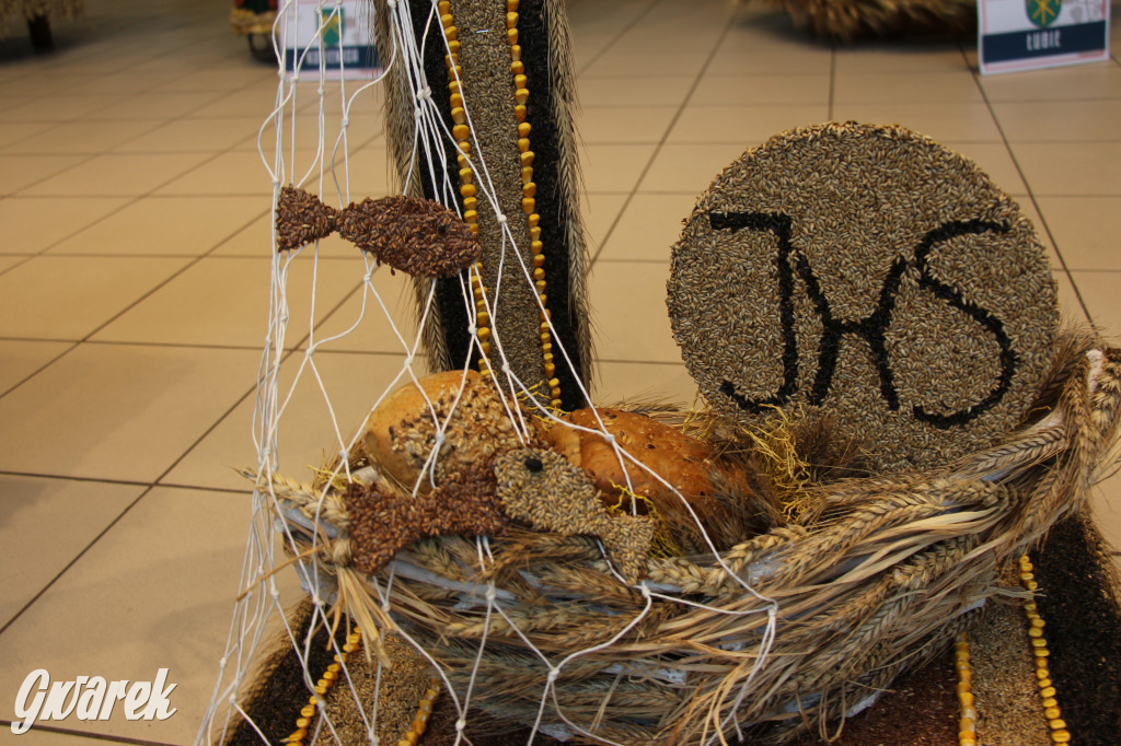 Zbrosławice. Wystawa koron żniwnych