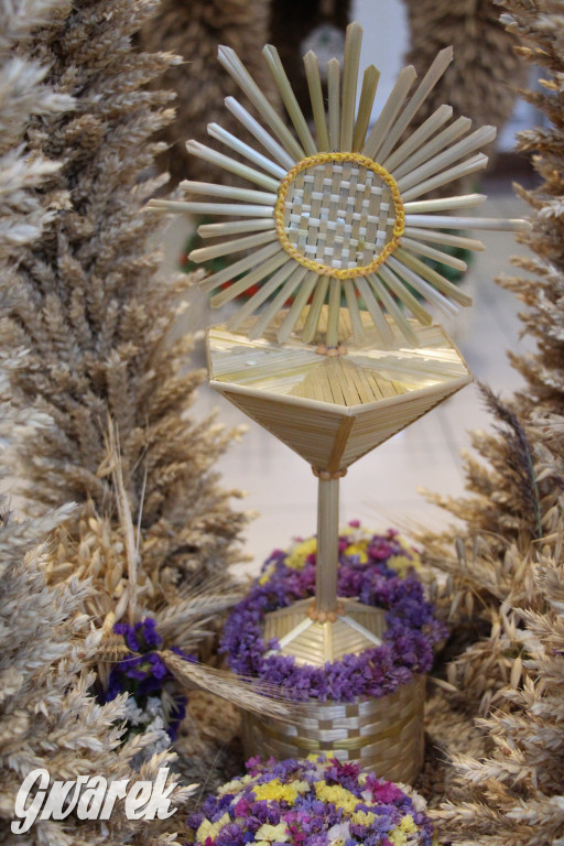 Zbrosławice. Wystawa koron żniwnych