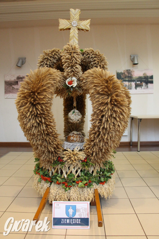 Zbrosławice. Wystawa koron żniwnych