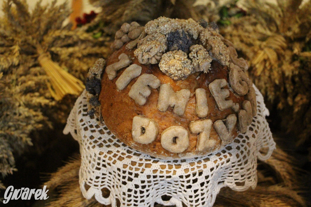 Zbrosławice. Wystawa koron żniwnych