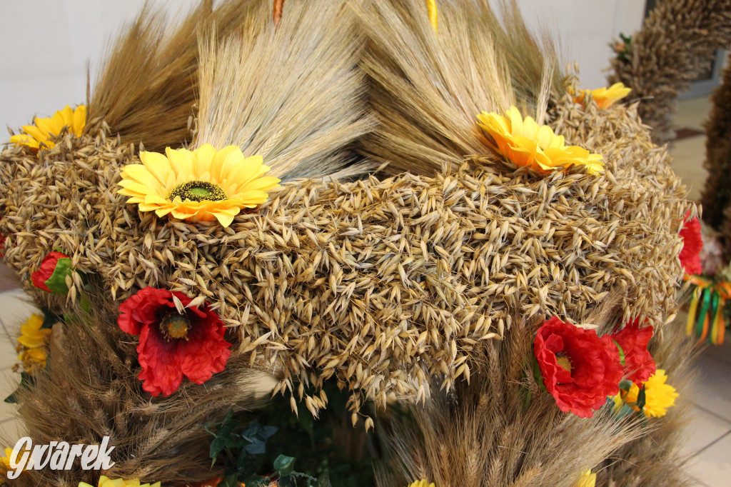 Zbrosławice. Wystawa koron żniwnych