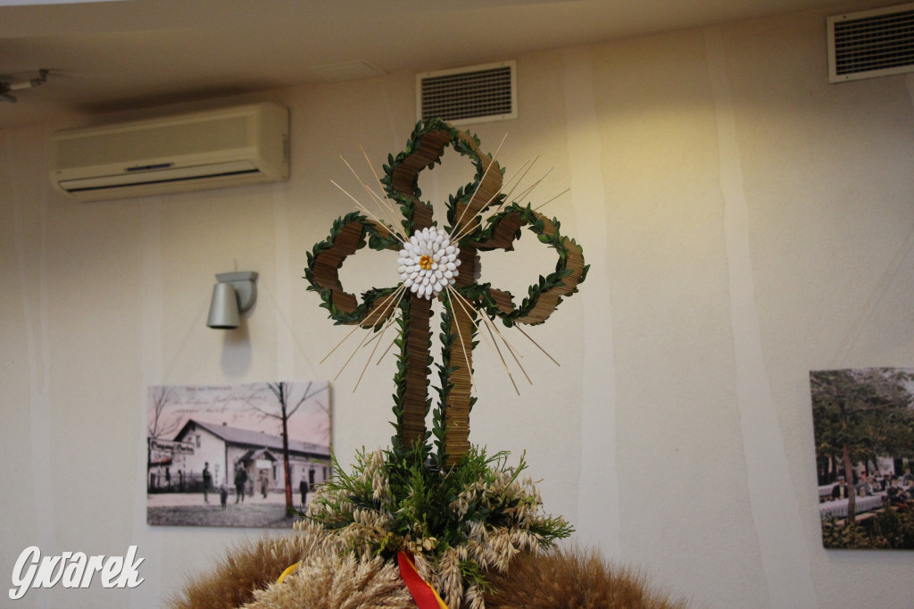 Zbrosławice. Wystawa koron żniwnych