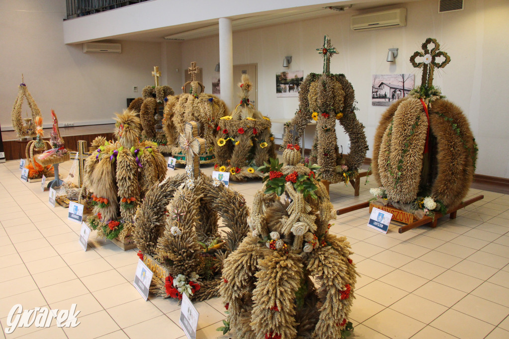 Zbrosławice. Wystawa koron żniwnych