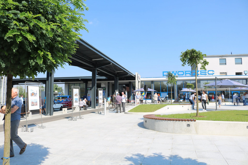 W Lublińcu otwarto nowoczesne centrum przesiadkowe