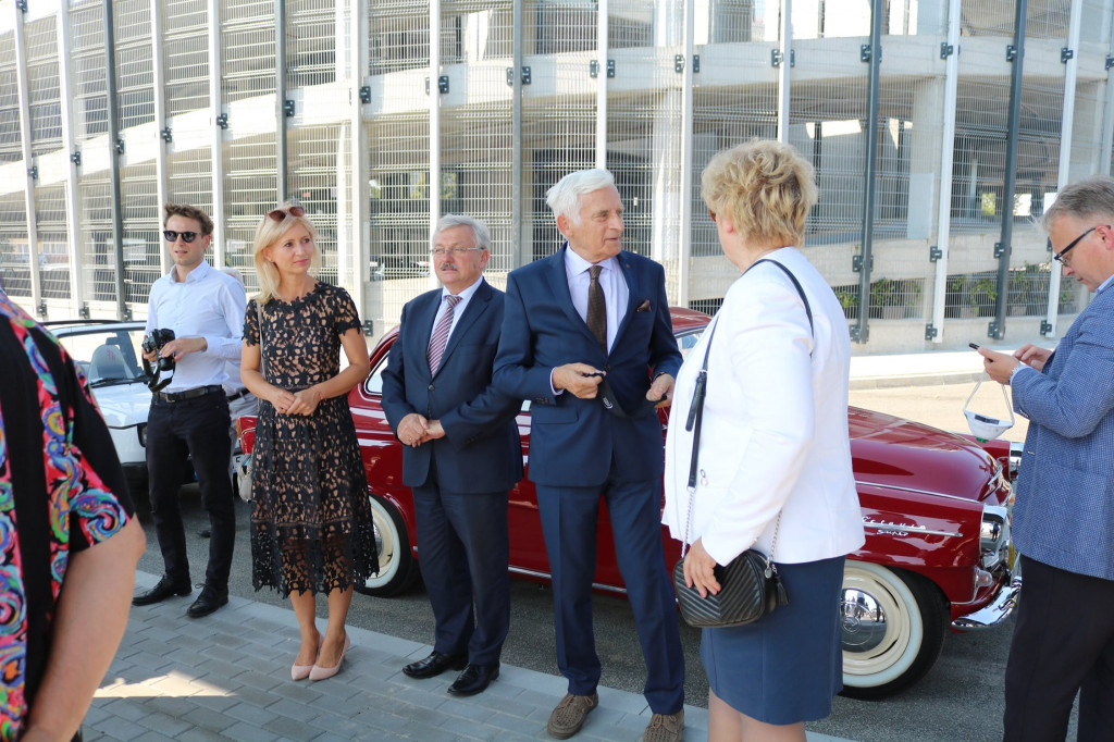 W Lublińcu otwarto nowoczesne centrum przesiadkowe