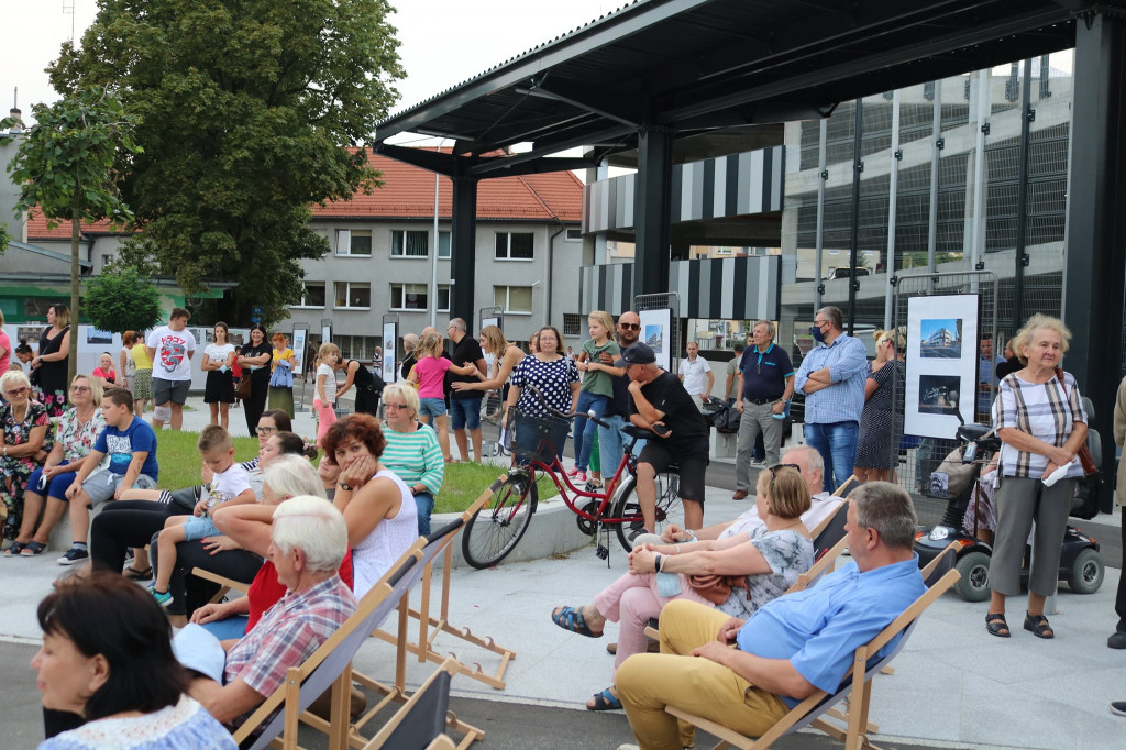 W Lublińcu otwarto nowoczesne centrum przesiadkowe