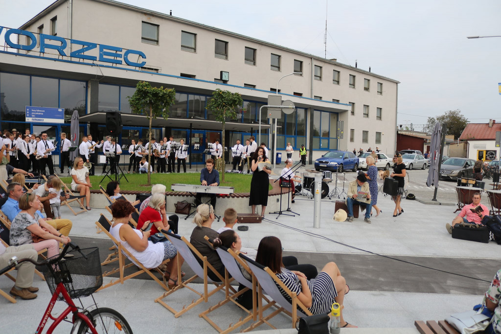 W Lublińcu otwarto nowoczesne centrum przesiadkowe