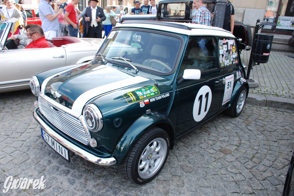 Zabytkowe pojazdy na tarnogórskim rynku