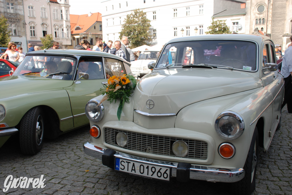 Zabytkowe pojazdy na tarnogórskim rynku