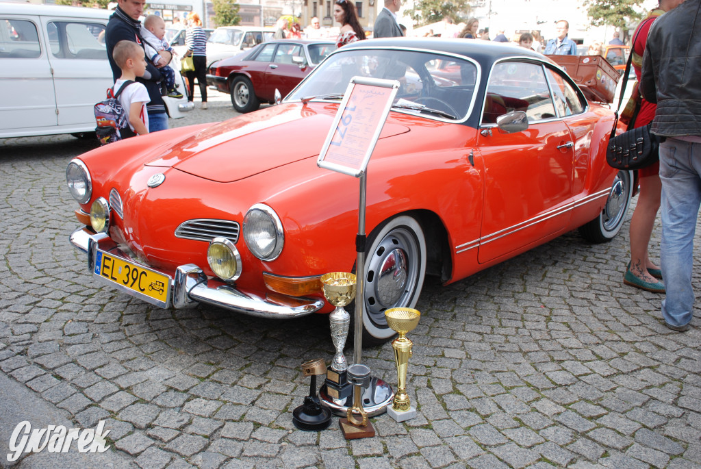 Zabytkowe pojazdy na tarnogórskim rynku