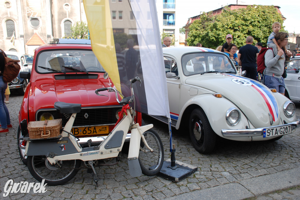 Zabytkowe pojazdy na tarnogórskim rynku