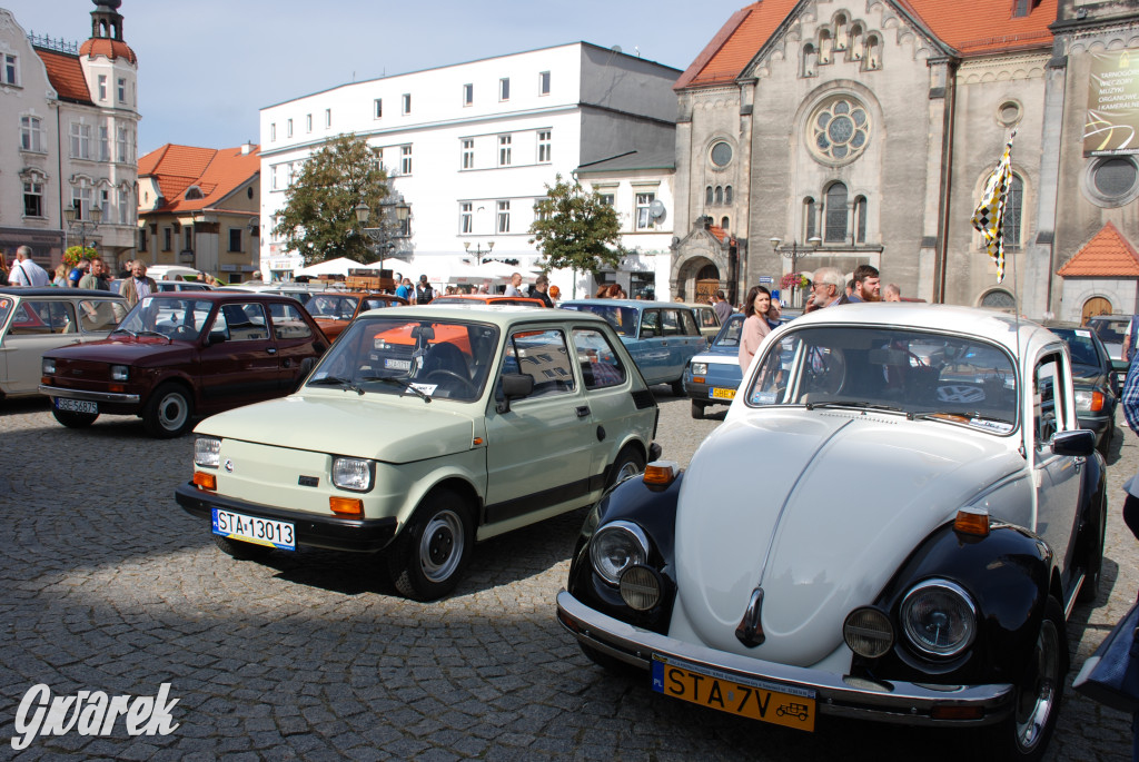 Zabytkowe pojazdy na tarnogórskim rynku