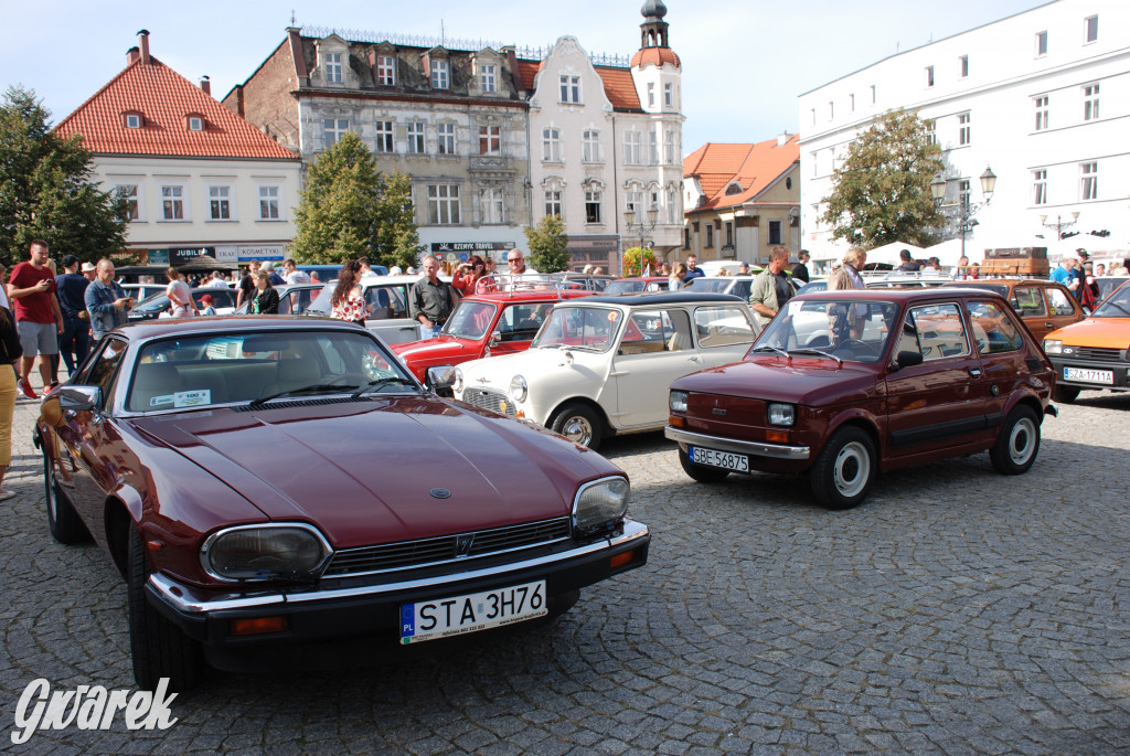 Zabytkowe pojazdy na tarnogórskim rynku