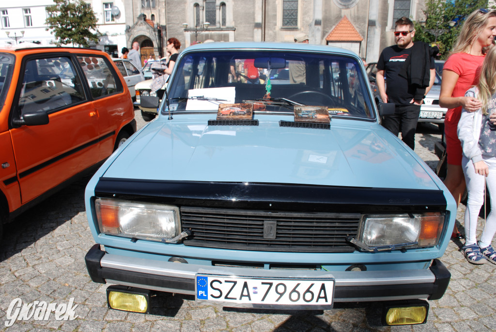 Zabytkowe pojazdy na tarnogórskim rynku