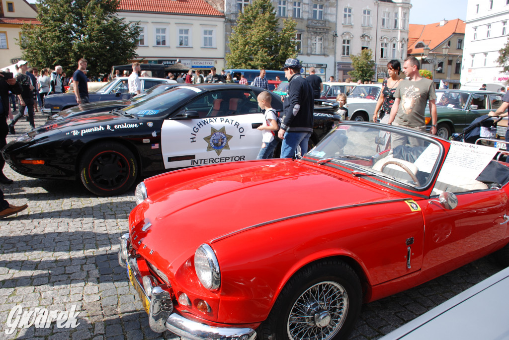 Zabytkowe pojazdy na tarnogórskim rynku