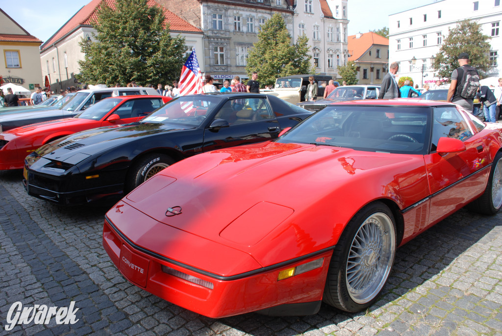 Zabytkowe pojazdy na tarnogórskim rynku