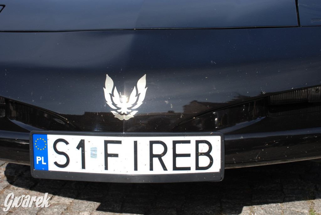 Zabytkowe pojazdy na tarnogórskim rynku