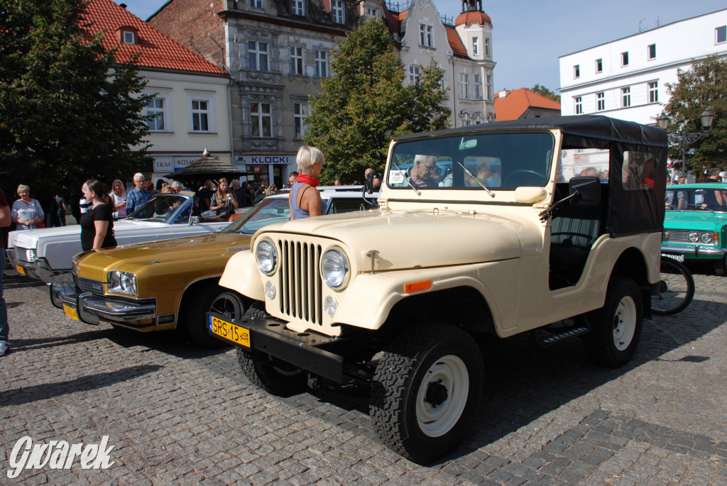 Zabytkowe pojazdy na tarnogórskim rynku