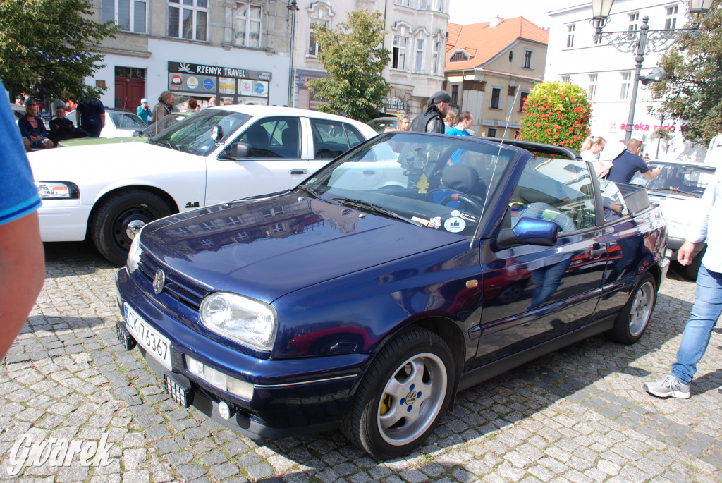 Zabytkowe pojazdy na tarnogórskim rynku